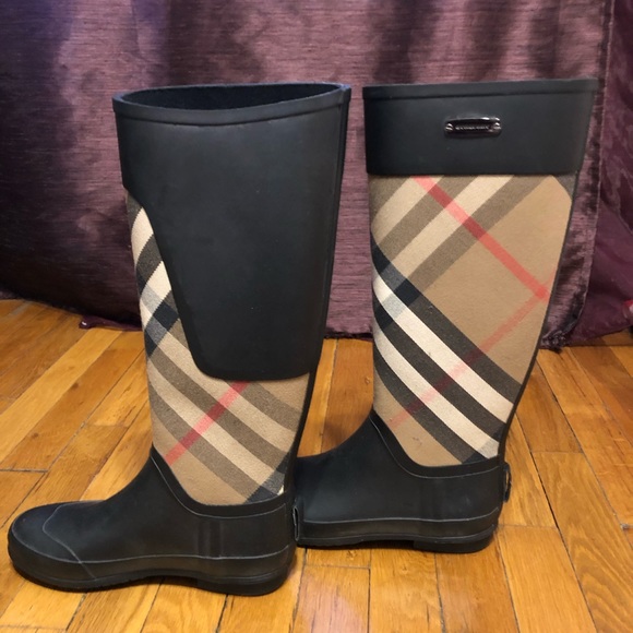 Burberry Rainboots - Picture 4 of 4